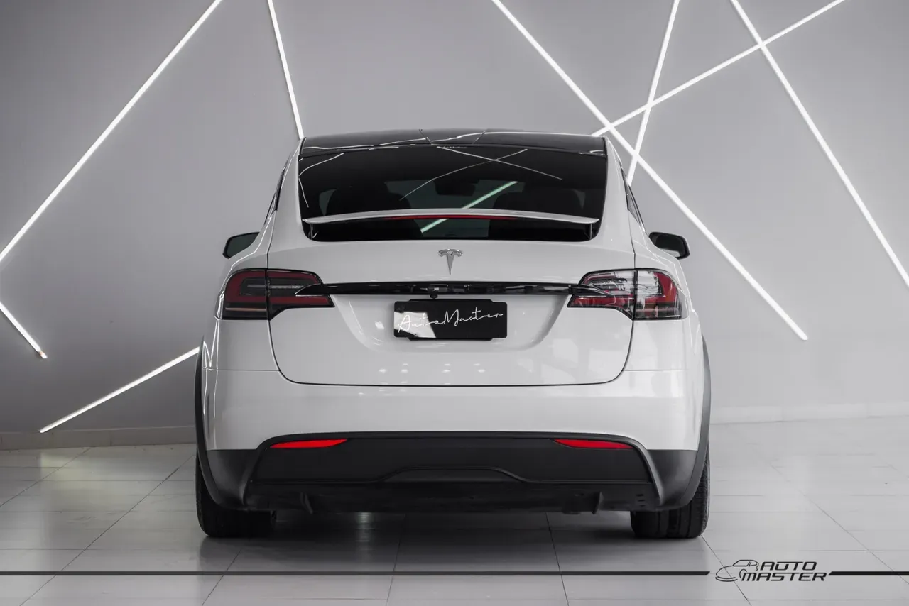 Tesla Model X - Imagem 4