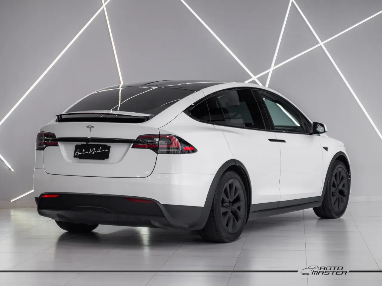 Tesla Model X - Imagem 2