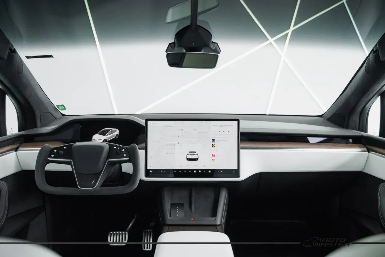 Tesla Model X - Imagem 14