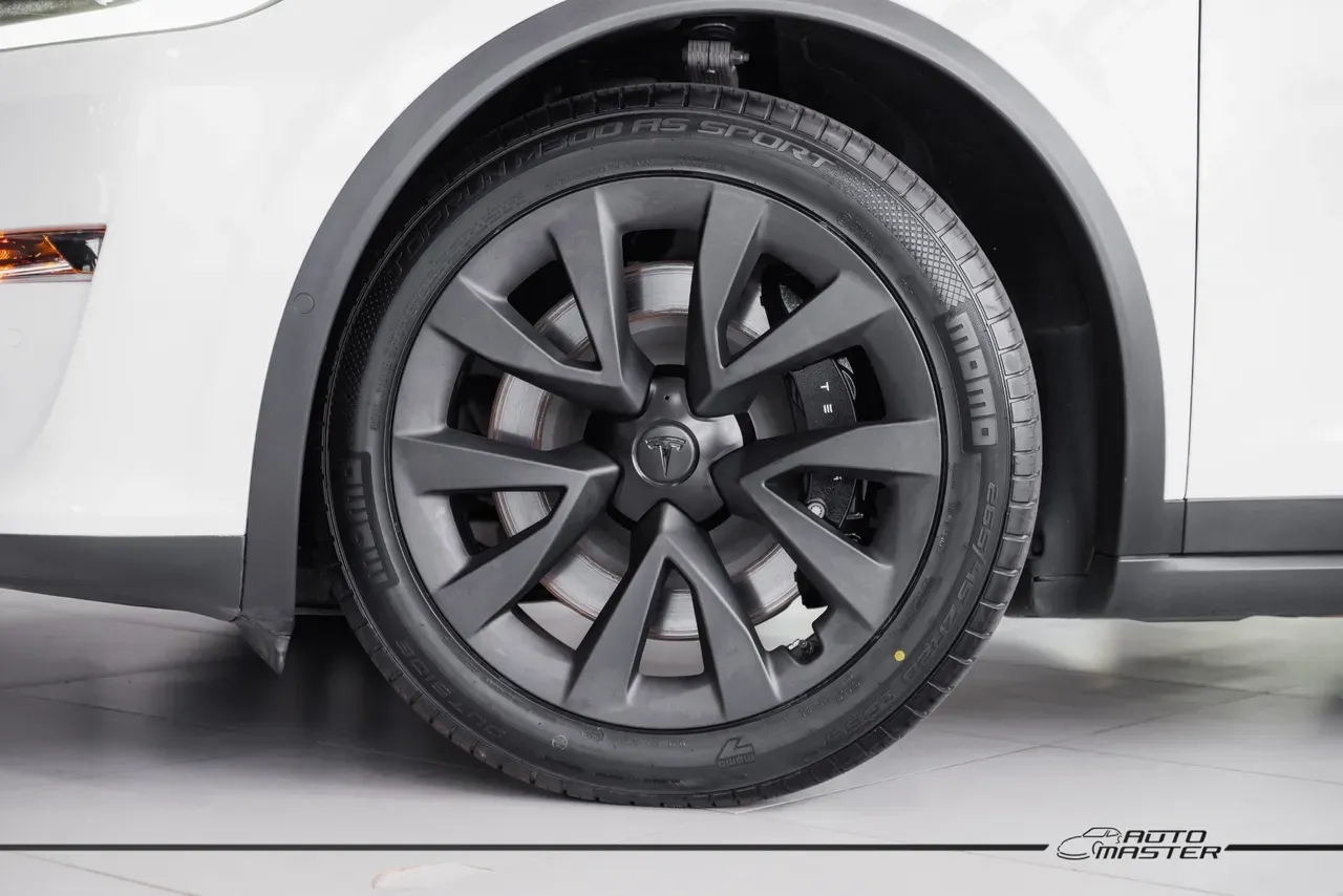 Tesla Model X - Imagem 20