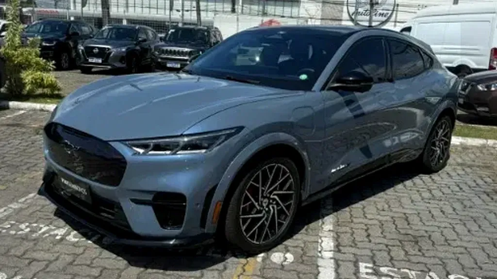 Foto de um ford mustang mach-e