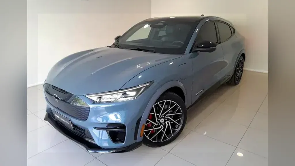 Foto de um ford mustang mach-e