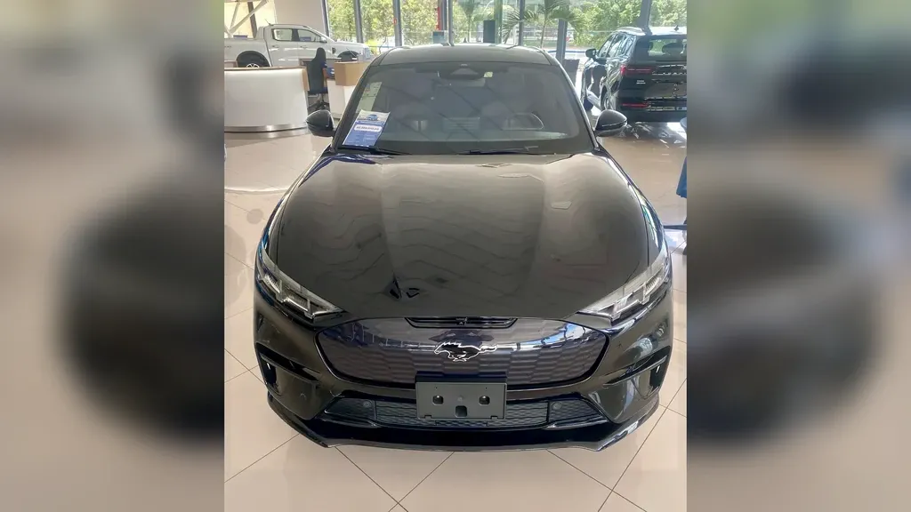 Foto de um ford mustang mach-e