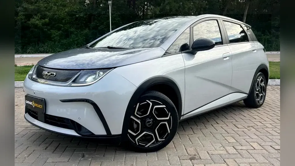 Foto de um byd dolphin plus