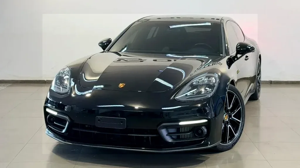 Foto de um porsche panamera 4 e-hybrid