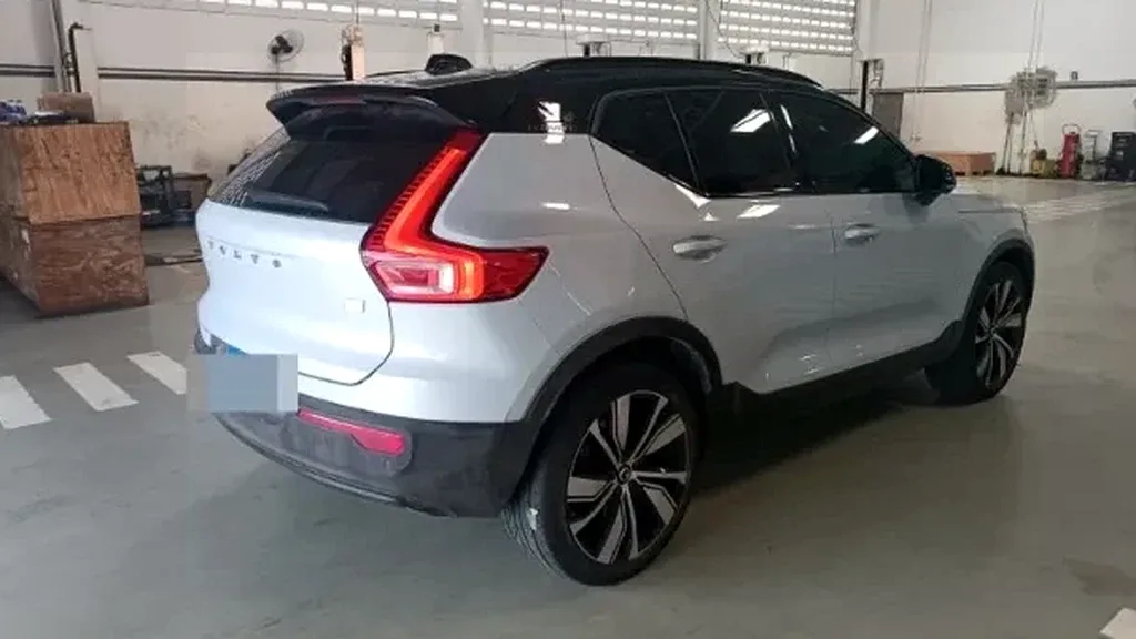 Volvo XC40 Recharge - Imagem 8