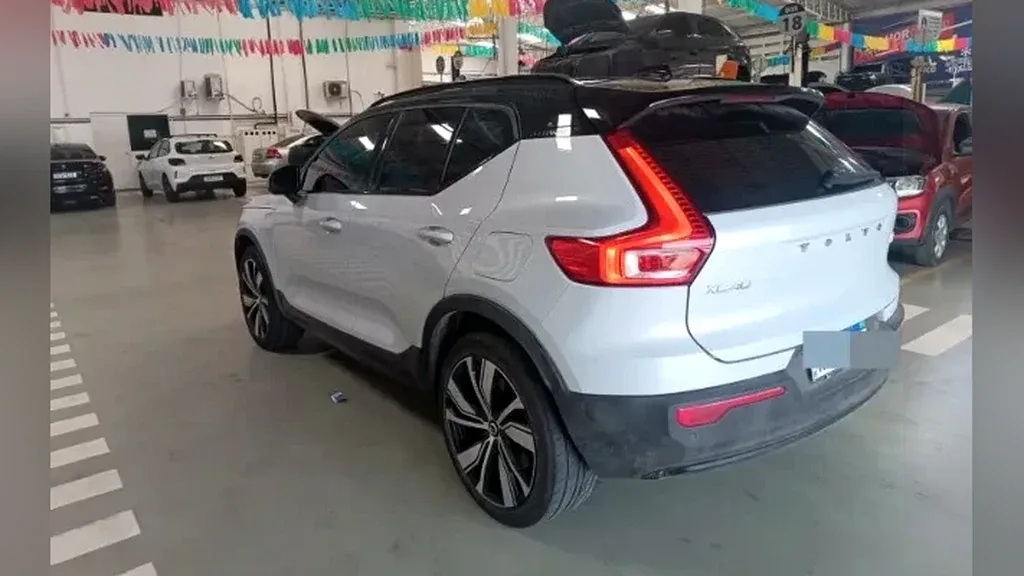 Volvo XC40 Recharge - Imagem 9