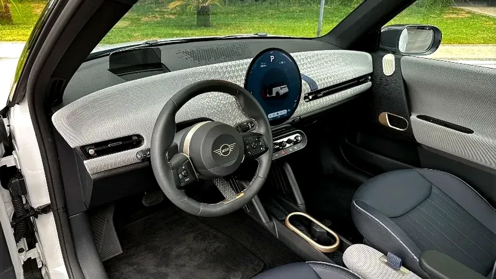 Mini Cooper SE - Imagem 19