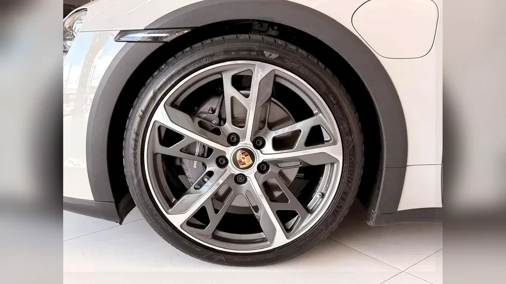 Porsche Taycan - Imagem 12