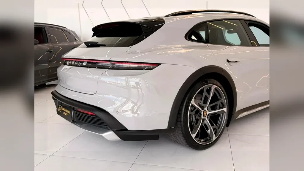 Porsche Taycan - Imagem 18