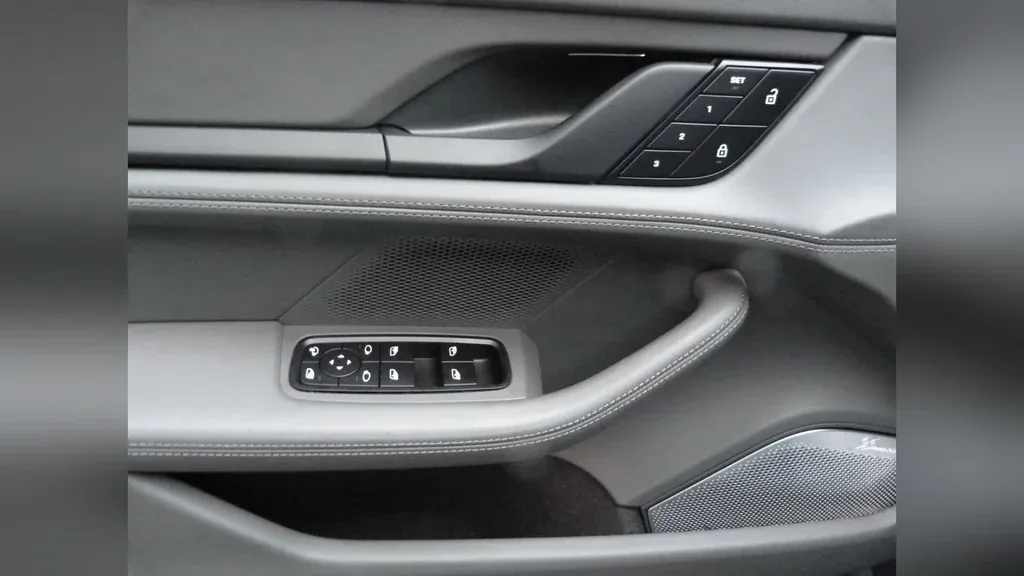 Porsche Taycan - Imagem 13