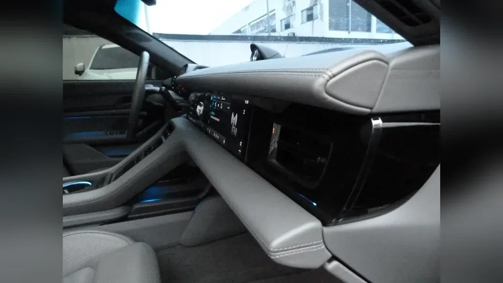 Porsche Taycan - Imagem 20