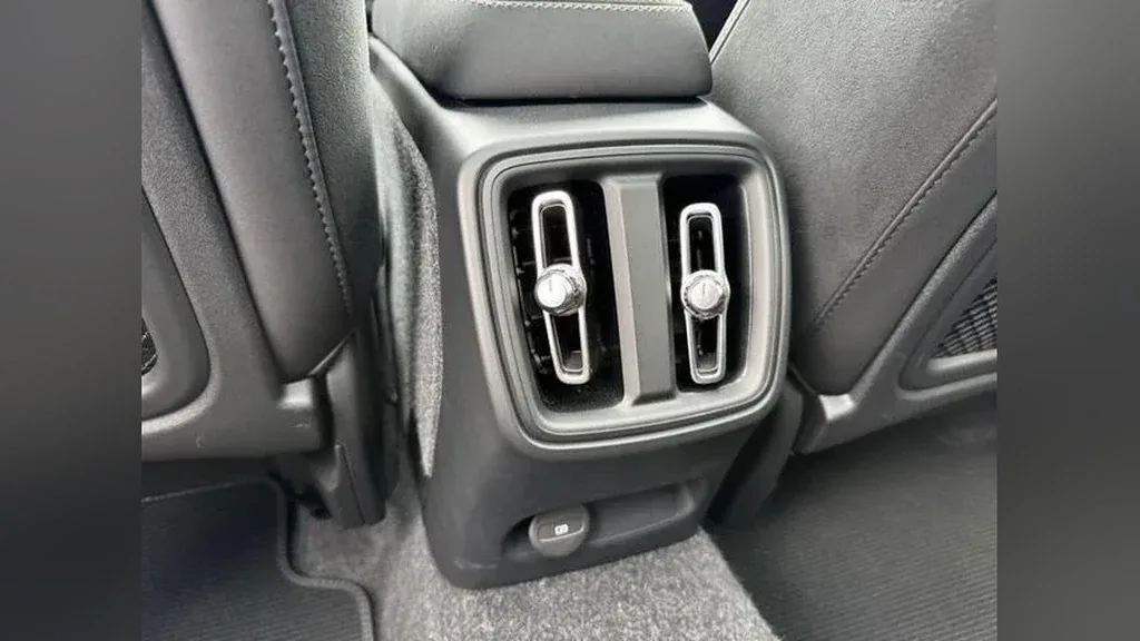 Volvo XC40 Recharge - Imagem 11