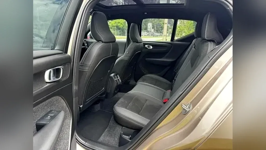 Volvo XC40 Recharge - Imagem 15