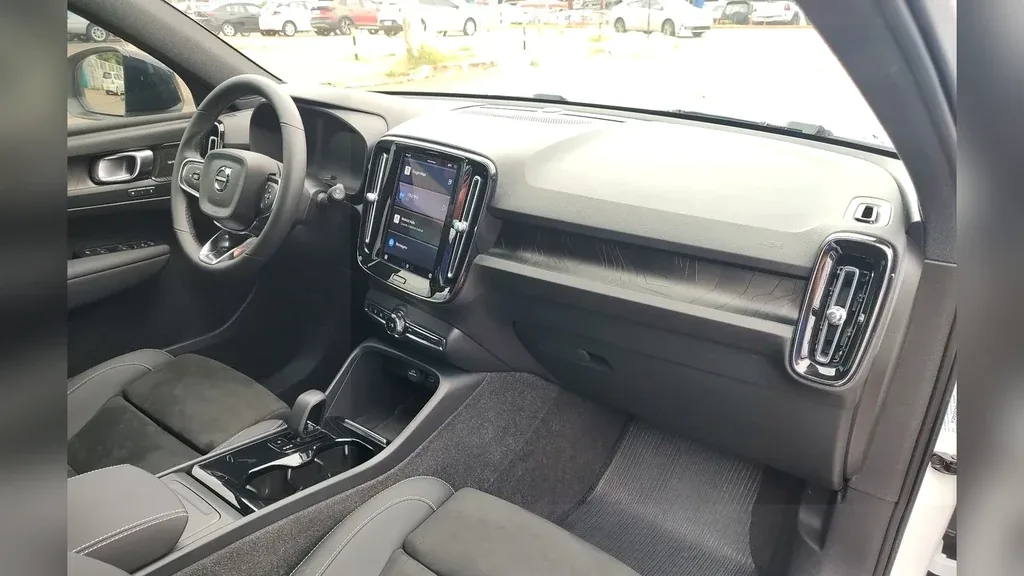 Volvo XC40 Recharge - Imagem 8