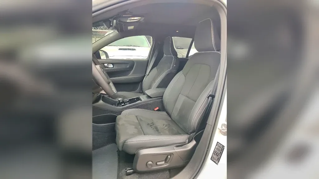 Volvo XC40 Recharge - Imagem 9