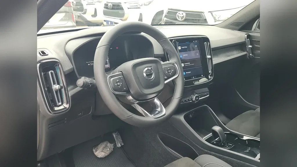 Volvo XC40 Recharge - Imagem 13