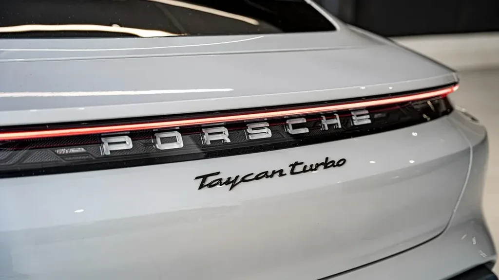 Porsche Taycan - Imagem 7