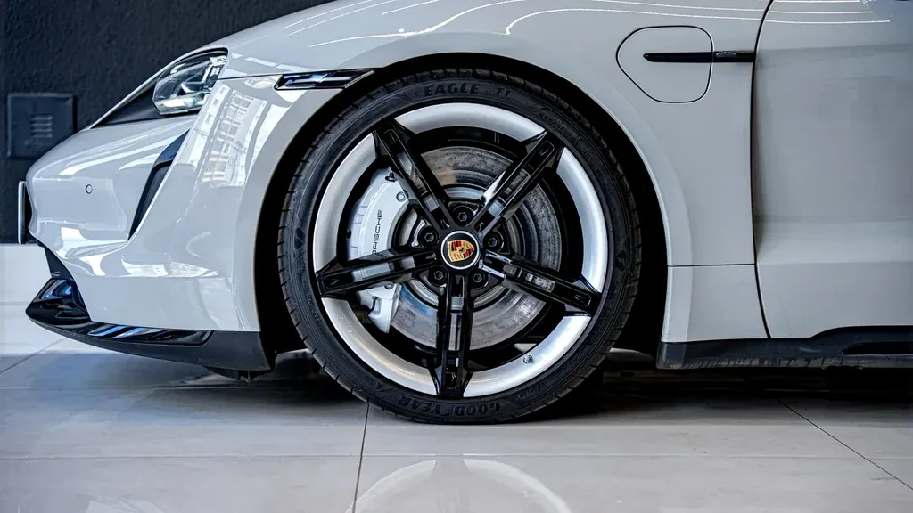 Porsche Taycan - Imagem 9