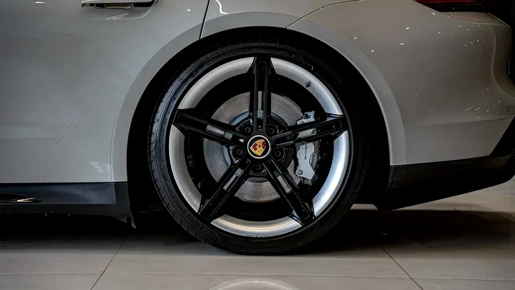 Porsche Taycan - Imagem 10