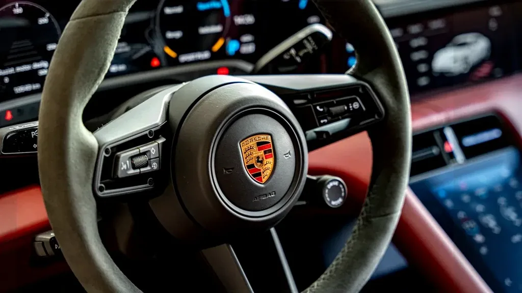 Porsche Taycan - Imagem 17