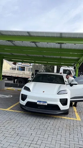 Foto 4 da estação CAF STOP Carga Rápida