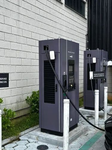 Foto 2 da estação VOLVO Fast Charger | Ubatuba Mall